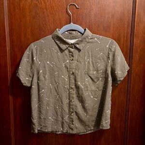 No Boundaries Rayon Short Sleeve Button Up Collared Jrs Top Green Arrow Print 🏹